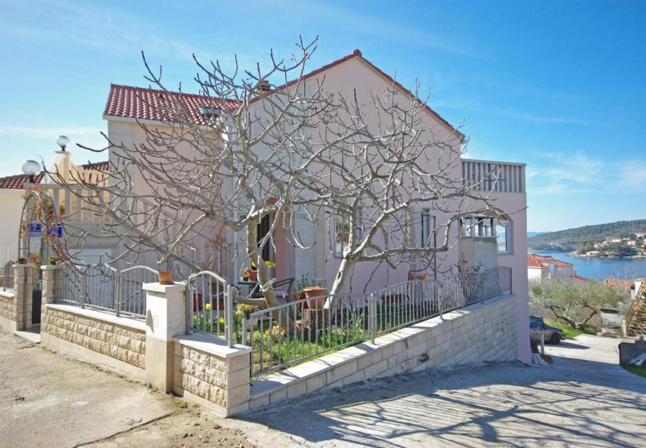 Apartments Villa Rose Sumartin Exterior photo
