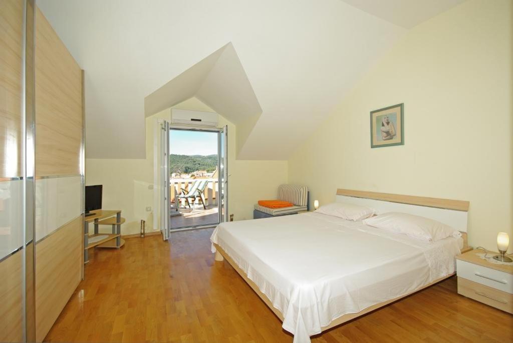 Apartments Villa Rose Sumartin Exterior photo